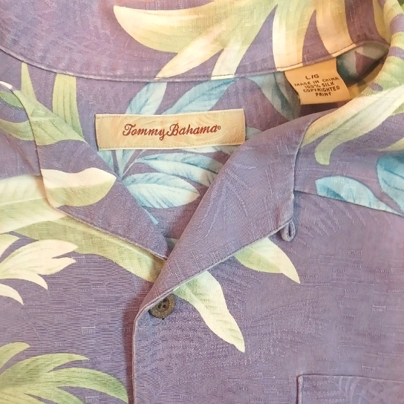 2 Tommy Bahahama Hawaiian Shirts - Picture 2 of 4